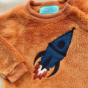 5/$30💥Pekkle Ultra Fuzzy Rocketship Space Astronaut Sweatshirt, Cinnamon Brown